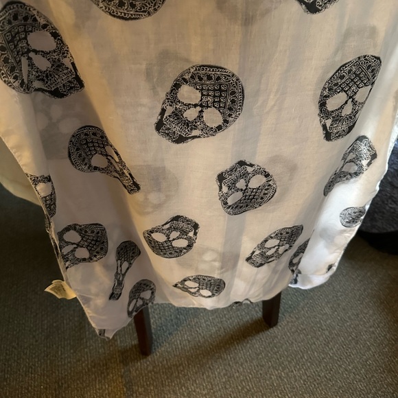 H&M Skull Scarf wrap around.. 75x15 1/2 - Picture 3 of 9